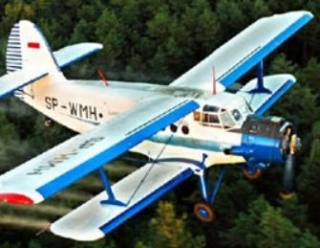 Avioneta con helice delantera